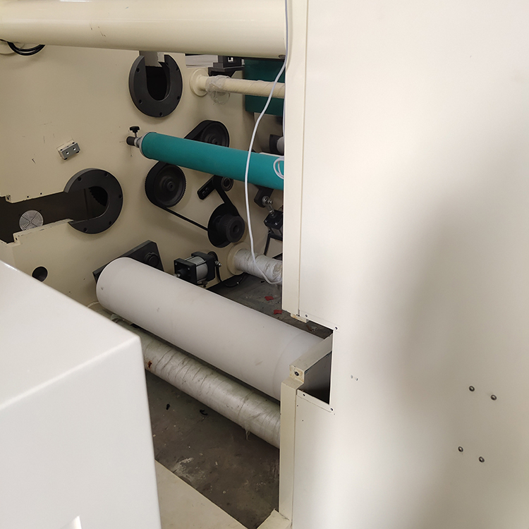 牛奶盒热封条薄膜分切机细节部位 牛奶盒热封条薄膜分切机细节部位